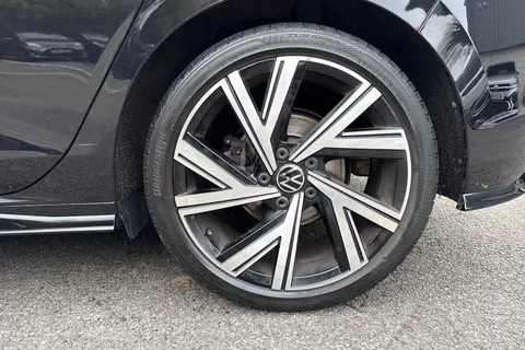 CF22UWZ Volkswagen Golf 1.5 TSI R-Line Euro 6 (s/s) 5dr Thumbnail #22