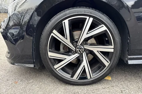 CF22UWZ Volkswagen Golf 1.5 TSI R-Line Euro 6 (s/s) 5dr Thumbnail #23