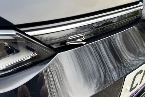 CF22UWZ Volkswagen Golf 1.5 TSI R-Line Euro 6 (s/s) 5dr Thumbnail #24