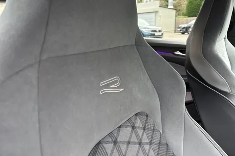 CF22UWZ Volkswagen Golf 1.5 TSI R-Line Euro 6 (s/s) 5dr Thumbnail #26