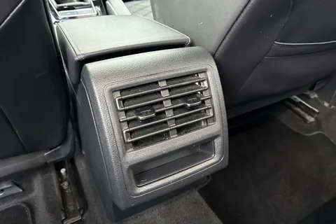 CF22UWZ Volkswagen Golf 1.5 TSI R-Line Euro 6 (s/s) 5dr Thumbnail #32