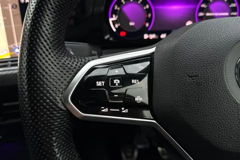 CF22UWZ Volkswagen Golf 1.5 TSI R-Line Euro 6 (s/s) 5dr Thumbnail #35