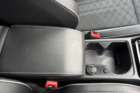 CF22UWZ Volkswagen Golf 1.5 TSI R-Line Euro 6 (s/s) 5dr Thumbnail #46