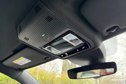 CF22UWZ Volkswagen Golf 1.5 TSI R-Line Euro 6 (s/s) 5dr Thumbnail #50