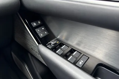 YG71OAD Land Rover Range Rover Velar 2.0 D200 MHEV R-Dynamic HSE Auto 4WD Euro 6 (s/s) 5dr Thumbnail #21