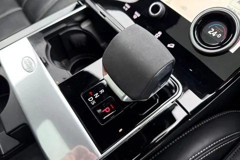 YG71OAD Land Rover Range Rover Velar 2.0 D200 MHEV R-Dynamic HSE Auto 4WD Euro 6 (s/s) 5dr Thumbnail #23