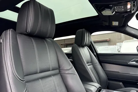 YG71OAD Land Rover Range Rover Velar 2.0 D200 MHEV R-Dynamic HSE Auto 4WD Euro 6 (s/s) 5dr Thumbnail #24