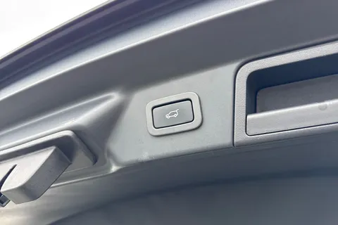 YG71OAD Land Rover Range Rover Velar 2.0 D200 MHEV R-Dynamic HSE Auto 4WD Euro 6 (s/s) 5dr Thumbnail #28