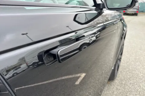 YG71OAD Land Rover Range Rover Velar 2.0 D200 MHEV R-Dynamic HSE Auto 4WD Euro 6 (s/s) 5dr Thumbnail #30