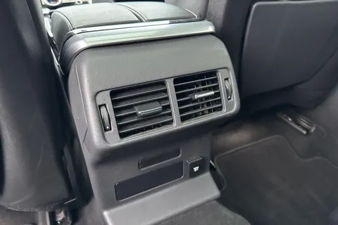 YG71OAD Land Rover Range Rover Velar 2.0 D200 MHEV R-Dynamic HSE Auto 4WD Euro 6 (s/s) 5dr Thumbnail #37