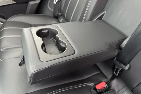 YG71OAD Land Rover Range Rover Velar 2.0 D200 MHEV R-Dynamic HSE Auto 4WD Euro 6 (s/s) 5dr Thumbnail #38