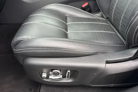 YG71OAD Land Rover Range Rover Velar 2.0 D200 MHEV R-Dynamic HSE Auto 4WD Euro 6 (s/s) 5dr Thumbnail #39