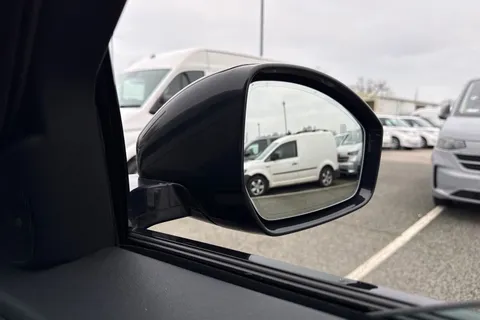 YG71OAD Land Rover Range Rover Velar 2.0 D200 MHEV R-Dynamic HSE Auto 4WD Euro 6 (s/s) 5dr Thumbnail #41