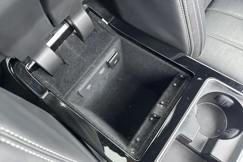 YG71OAD Land Rover Range Rover Velar 2.0 D200 MHEV R-Dynamic HSE Auto 4WD Euro 6 (s/s) 5dr Thumbnail #43