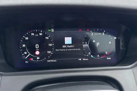 YG71OAD Land Rover Range Rover Velar 2.0 D200 MHEV R-Dynamic HSE Auto 4WD Euro 6 (s/s) 5dr Thumbnail #45