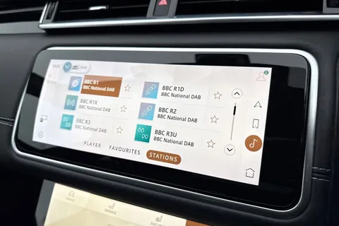 YG71OAD Land Rover Range Rover Velar 2.0 D200 MHEV R-Dynamic HSE Auto 4WD Euro 6 (s/s) 5dr Thumbnail #54