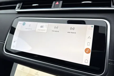 YG71OAD Land Rover Range Rover Velar 2.0 D200 MHEV R-Dynamic HSE Auto 4WD Euro 6 (s/s) 5dr Thumbnail #55