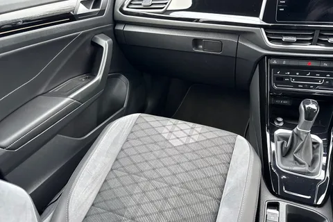 DE24OVG Volkswagen T-Roc 1.5 TSI R-Line DSG Euro 6 (s/s) 5dr Thumbnail #14