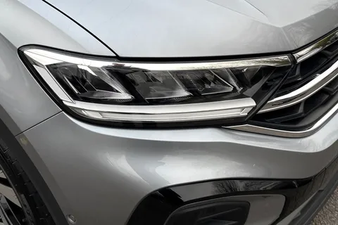 DE24OVG Volkswagen T-Roc 1.5 TSI R-Line DSG Euro 6 (s/s) 5dr Thumbnail #16