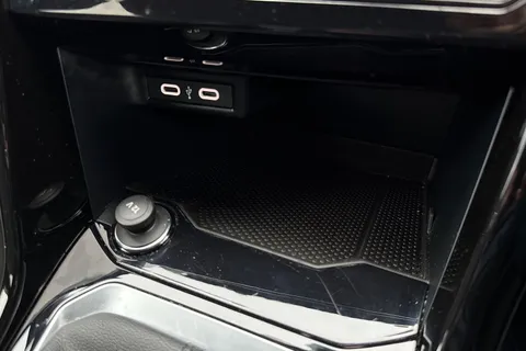 DE24OVG Volkswagen T-Roc 1.5 TSI R-Line DSG Euro 6 (s/s) 5dr Thumbnail #34