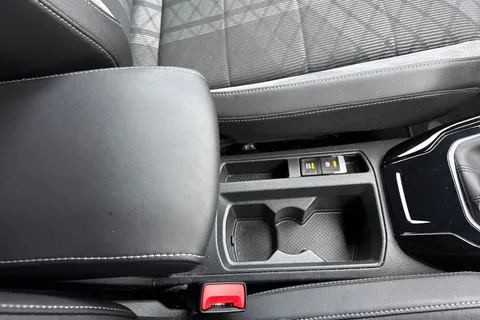 DE24OVG Volkswagen T-Roc 1.5 TSI R-Line DSG Euro 6 (s/s) 5dr Thumbnail #36