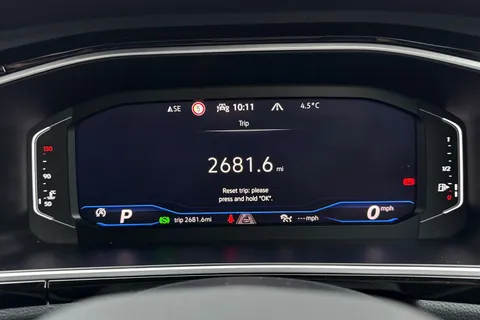 DE24OVG Volkswagen T-Roc 1.5 TSI R-Line DSG Euro 6 (s/s) 5dr Thumbnail #39