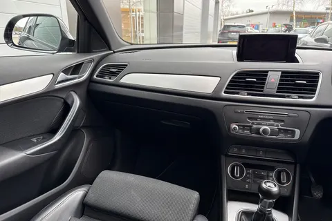 YR15UCZ Audi Q3 2.0 TDI S line Euro 6 (s/s) 5dr Thumbnail #19