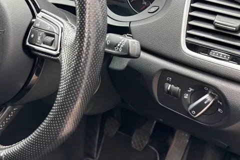 YR15UCZ Audi Q3 2.0 TDI S line Euro 6 (s/s) 5dr Thumbnail #42