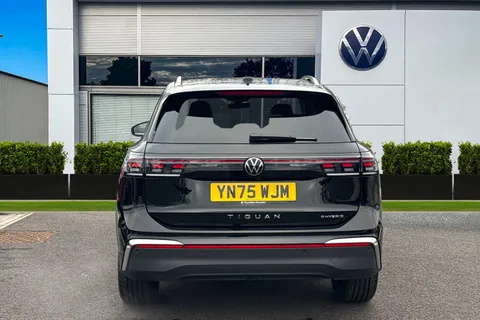 YN75WJM Volkswagen Tiguan 1.5 TSI eHybrid Elegance 5dr DSG, TOW BAR, PANORAMIC SUNROOF Thumbnail #4