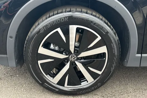 YN75WJM Volkswagen Tiguan 1.5 TSI eHybrid Elegance 5dr DSG, TOW BAR, PANORAMIC SUNROOF Thumbnail #10