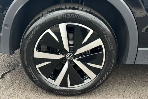 YN75WJM Volkswagen Tiguan 1.5 TSI eHybrid Elegance 5dr DSG, TOW BAR, PANORAMIC SUNROOF Thumbnail #12