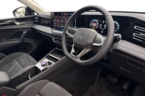 YN75WJM Volkswagen Tiguan 1.5 TSI eHybrid Elegance 5dr DSG, TOW BAR, PANORAMIC SUNROOF Thumbnail #13