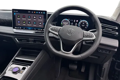 YN75WJM Volkswagen Tiguan 1.5 TSI eHybrid Elegance 5dr DSG, TOW BAR, PANORAMIC SUNROOF Thumbnail #17
