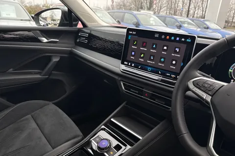 YN75WJM Volkswagen Tiguan 1.5 TSI eHybrid Elegance 5dr DSG, TOW BAR, PANORAMIC SUNROOF Thumbnail #19