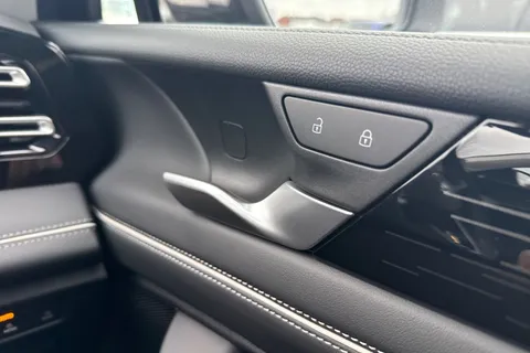 YN75WJM Volkswagen Tiguan 1.5 TSI eHybrid Elegance 5dr DSG, TOW BAR, PANORAMIC SUNROOF Thumbnail #20