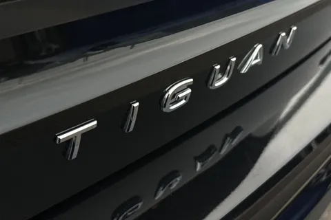 YN75WJM Volkswagen Tiguan 1.5 TSI eHybrid Elegance 5dr DSG, TOW BAR, PANORAMIC SUNROOF Thumbnail #25