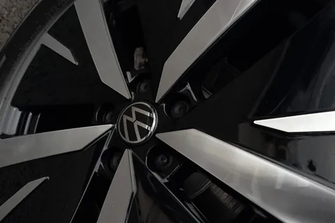 YN75WJM Volkswagen Tiguan 1.5 TSI eHybrid Elegance 5dr DSG, TOW BAR, PANORAMIC SUNROOF Thumbnail #28