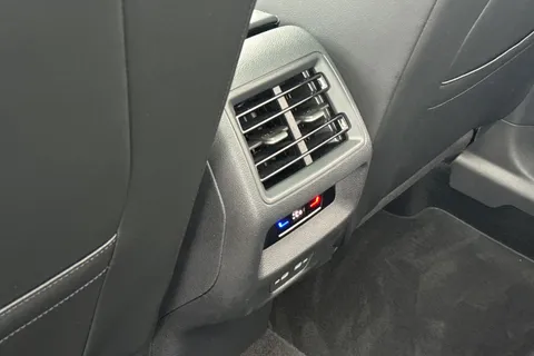 YN75WJM Volkswagen Tiguan 1.5 TSI eHybrid Elegance 5dr DSG, TOW BAR, PANORAMIC SUNROOF Thumbnail #32