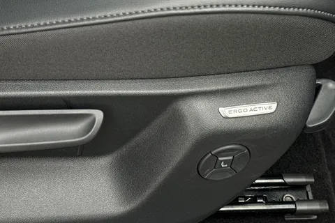 YN75WJM Volkswagen Tiguan 1.5 TSI eHybrid Elegance 5dr DSG, TOW BAR, PANORAMIC SUNROOF Thumbnail #34