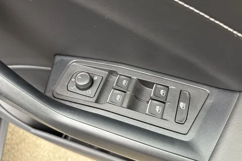 DC25NJV Volkswagen T-Roc 1.5 TSI Black Edition 5dr DSG Thumbnail #21