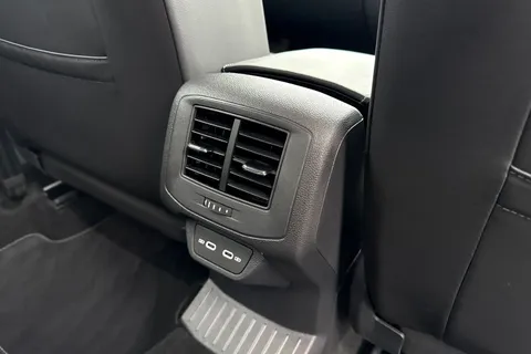 DC25NJV Volkswagen T-Roc 1.5 TSI Black Edition 5dr DSG Thumbnail #28