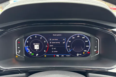 DC25NJV Volkswagen T-Roc 1.5 TSI Black Edition 5dr DSG Thumbnail #32