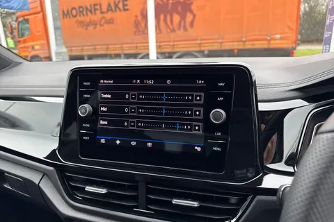 DC25NJV Volkswagen T-Roc 1.5 TSI Black Edition 5dr DSG Thumbnail #48