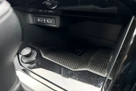 DC25NJV Volkswagen T-Roc 1.5 TSI Black Edition 5dr DSG Thumbnail #52