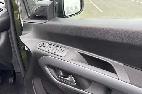 HG74LXK Citroën E-Berlingo 52kWh MAX M Auto 5dr (7.4kW Charger) Thumbnail #17