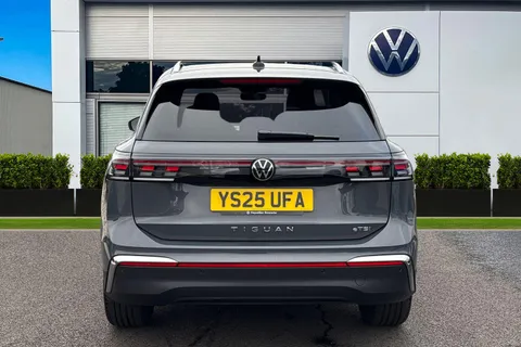 YS25UFA Volkswagen Tiguan 1.5 eTSI 150 Elegance 5dr DSG Thumbnail #4