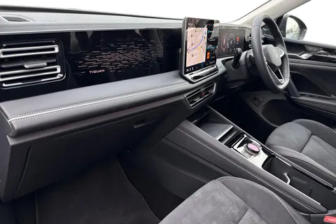 YS25UFA Volkswagen Tiguan 1.5 eTSI 150 Elegance 5dr DSG Thumbnail #8