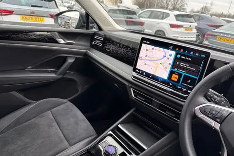 YS25UFA Volkswagen Tiguan 1.5 eTSI 150 Elegance 5dr DSG Thumbnail #14