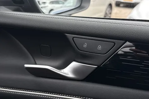 YS25UFA Volkswagen Tiguan 1.5 eTSI 150 Elegance 5dr DSG Thumbnail #17