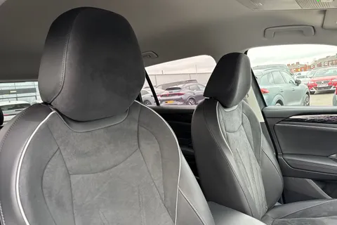 YS25UFA Volkswagen Tiguan 1.5 eTSI 150 Elegance 5dr DSG Thumbnail #20